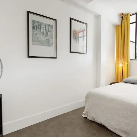 Festival Films Center, With 2 Bedrooms And Balcony Apartment Cannes