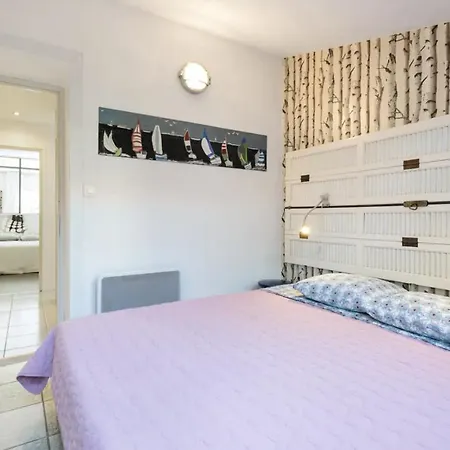 Festival Films Center, With 2 Bedrooms And Balcony * Cannes
